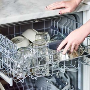 انتخاب مواد شوینده مناسب برای استفاده به همراه بوگیر ظرفشویی